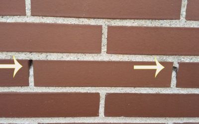 HUMEDADES POR DESPRENDIMIENTO DE MORTERO EN FACHADA