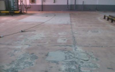 SUELO DE LOS GARAJES EN DESCOMPOSICIÓN